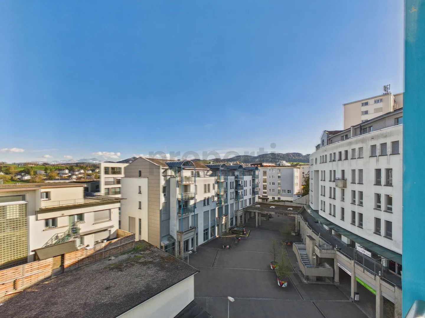 Bright 2.5-Room Apartment with Balcony - Photo 9 of 11