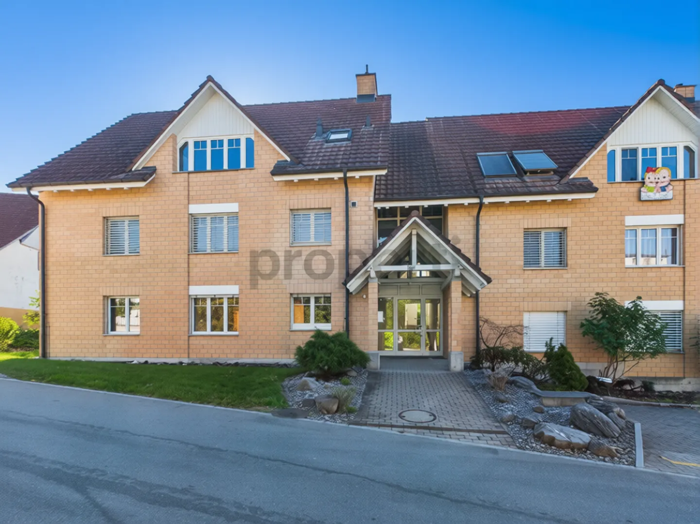 Renovated 4.5-room apartment in a quiet location in St. Margarethen (TG) - Photo 2 of 13
