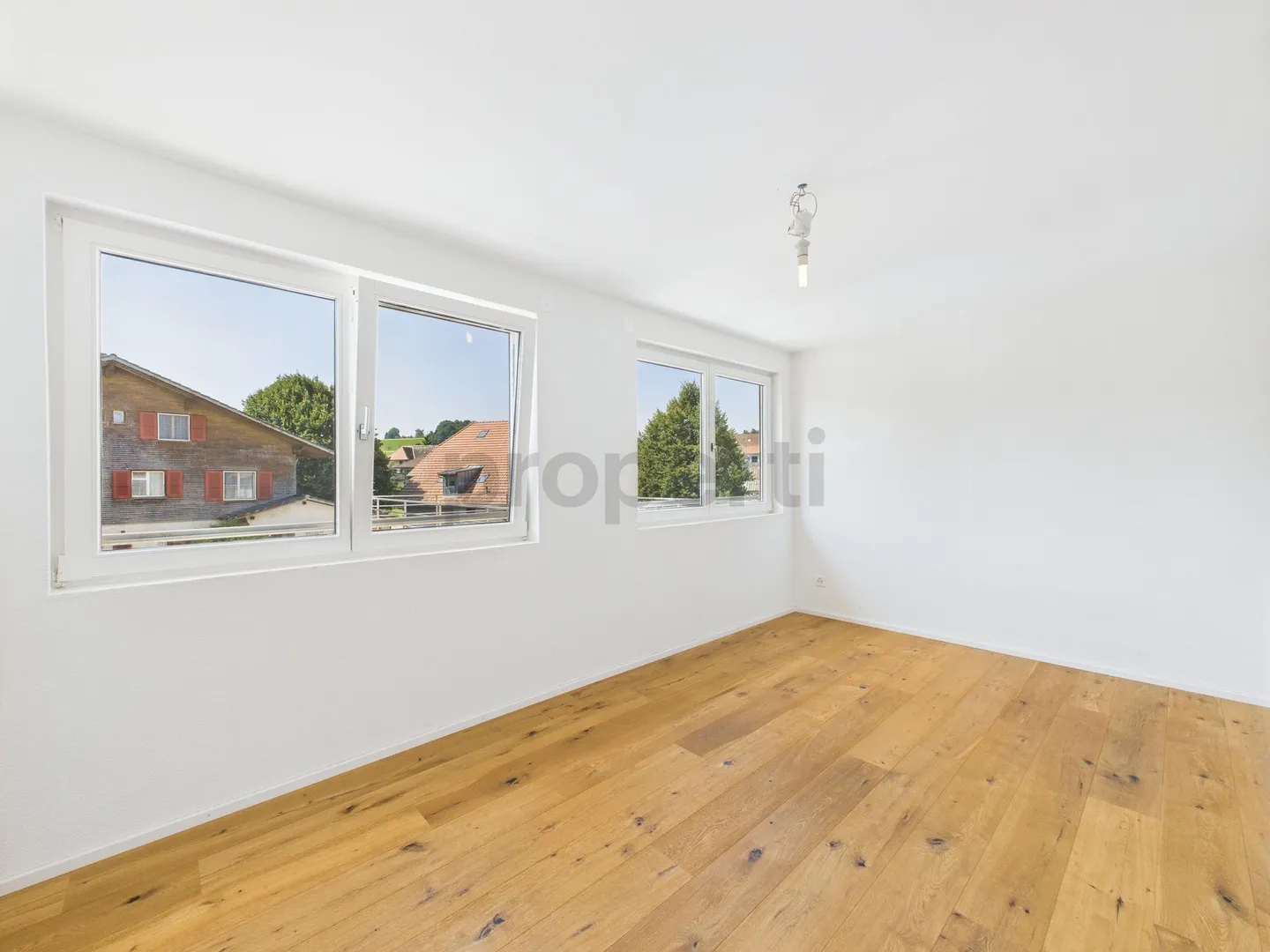 Spacious 2.5-room apartment with a stunning rooftop terrace in Affoltern im Emmental - Photo 6 of 10