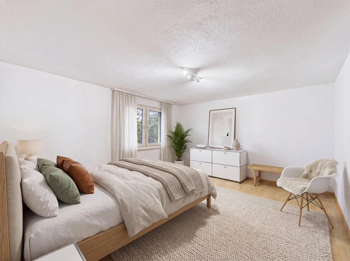 Grosszügiger Grundriss, Idyllischer Balkon & Frisch Renoviert im Jahr 2024! - Foto 9 von 13