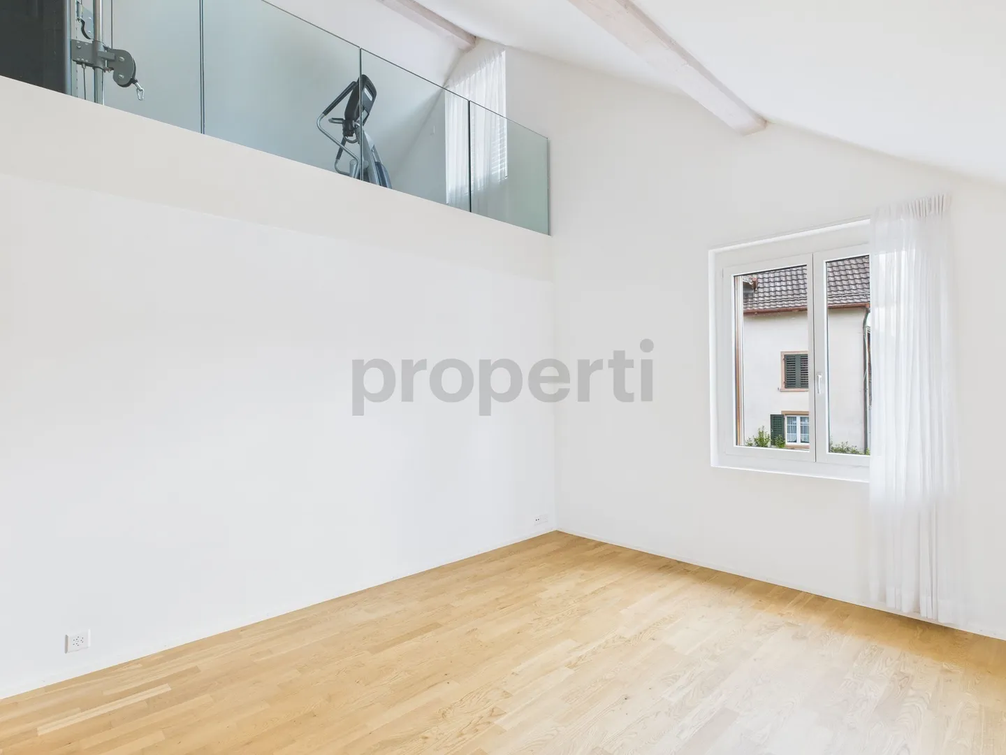 In natura ma comunque situato in posizione centrale, appartamento moderno di 4,5 stanze tranquillo a Opfikon, ZH - Foto 8 di 13