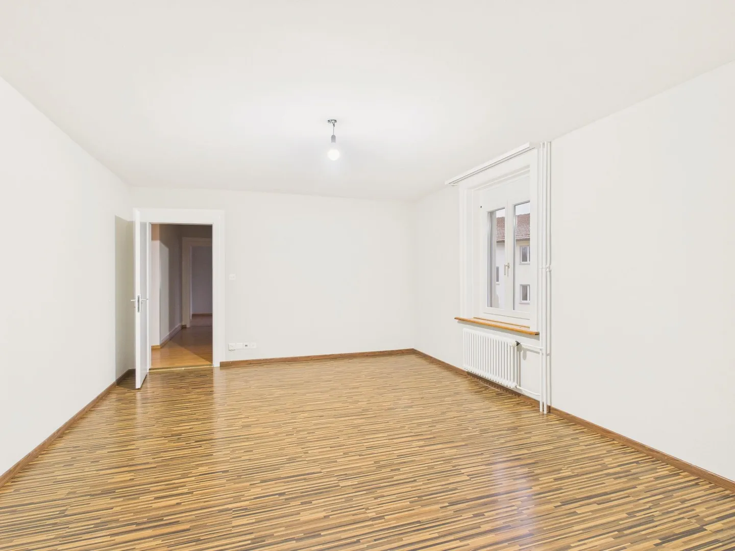 Cozy 5-Room Apartment in St. Gallen - Photo 2 of 12