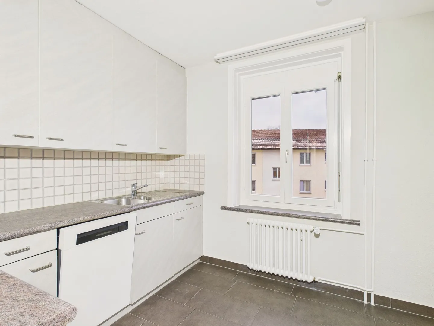 Cozy 5-Room Apartment in St. Gallen - Photo 6 of 12