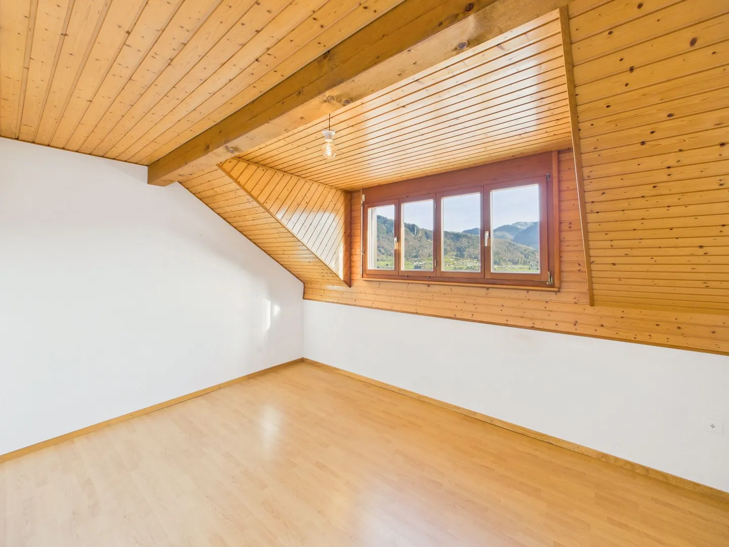 Geräumige Familienwohnung mit atemberaubendem Blick in Morlon - Foto 6 von 12