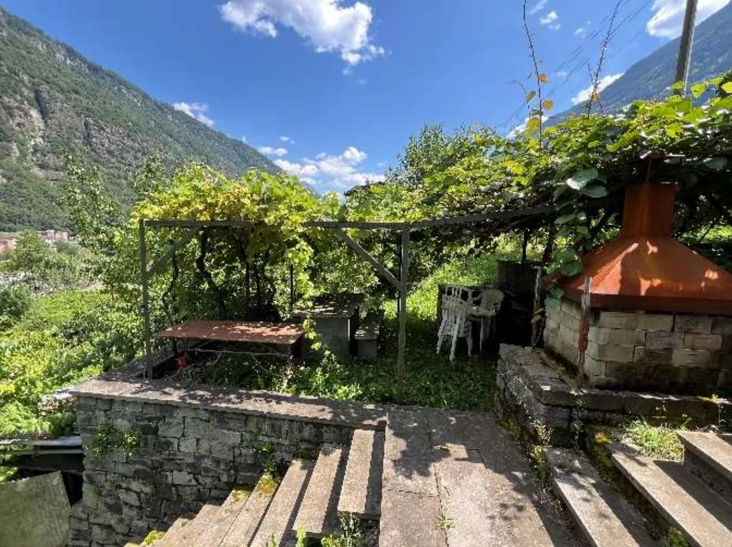 Spacious independent house with 8 rooms and large garden in Giornico - Photo 4 of 13