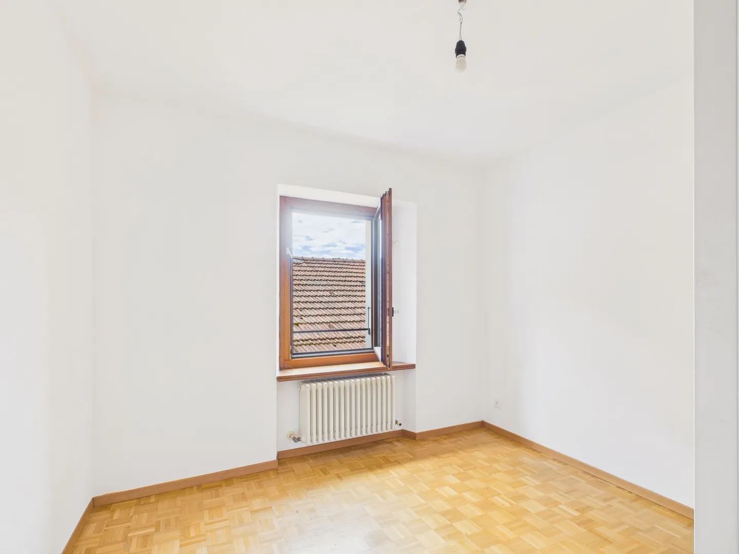 Spacious independent house with 5 rooms in Breggia-Bruzella - Photo 7 of 12