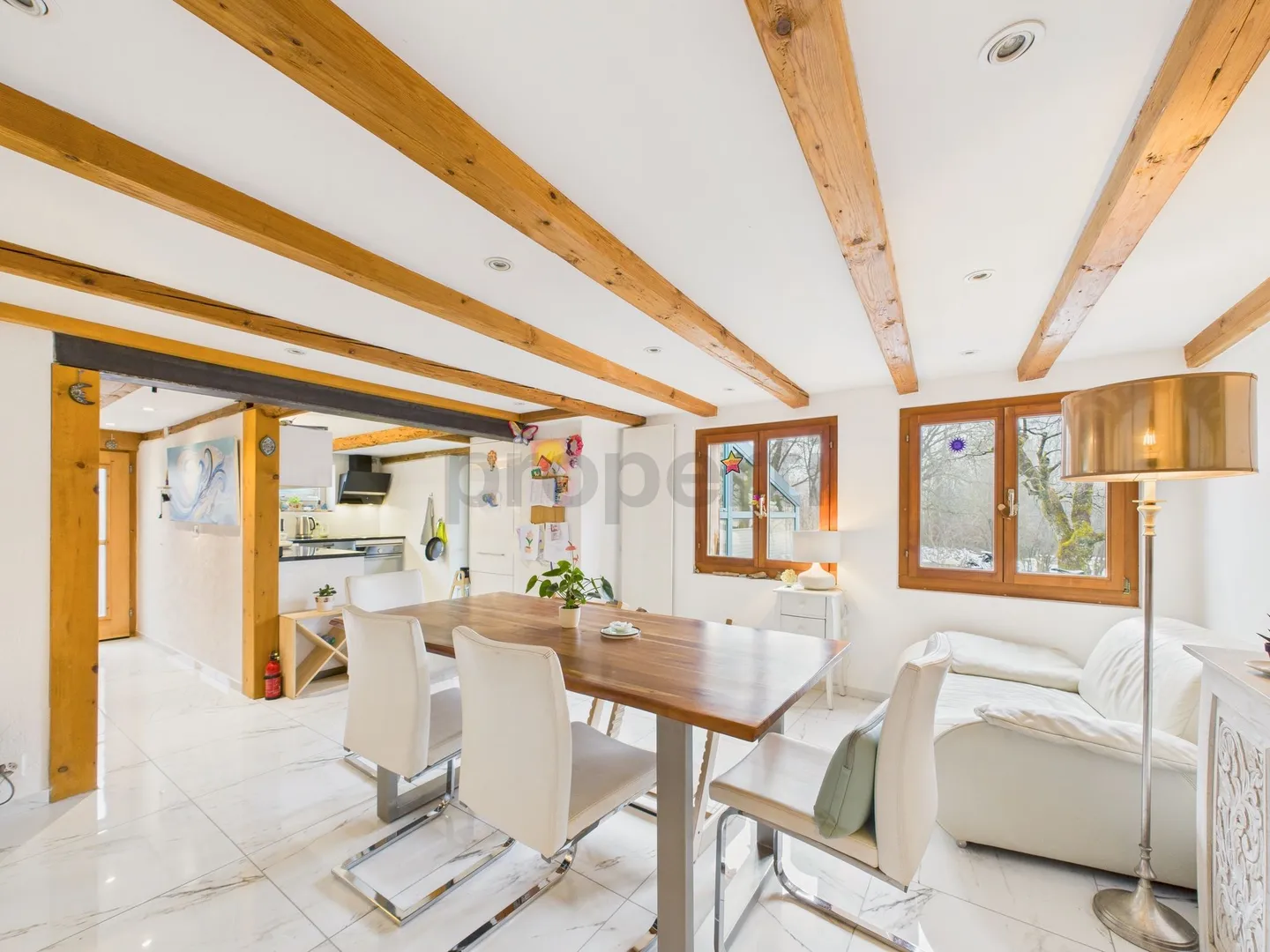 Maison d'angle de 5 pièces récemment rénovée avec jardin à Wetzikon - Photo 2 sur 13