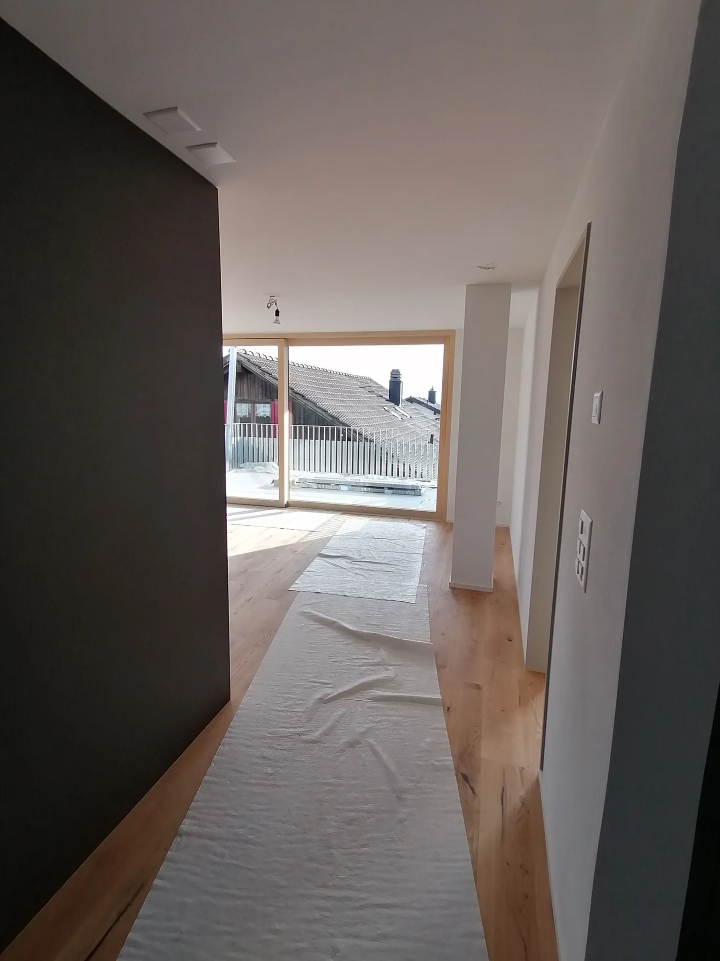 Moderne 3.5-Zimmer-Wohnung mit Terrasse - Foto 4 von 12