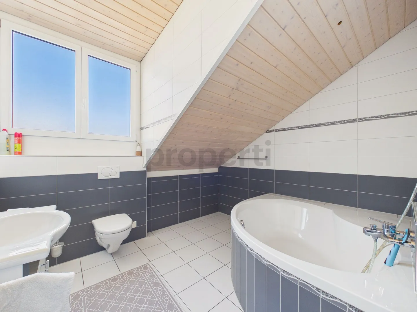 Charming 6.5-room detached house with garden in Oftringen - Photo 8 of 10