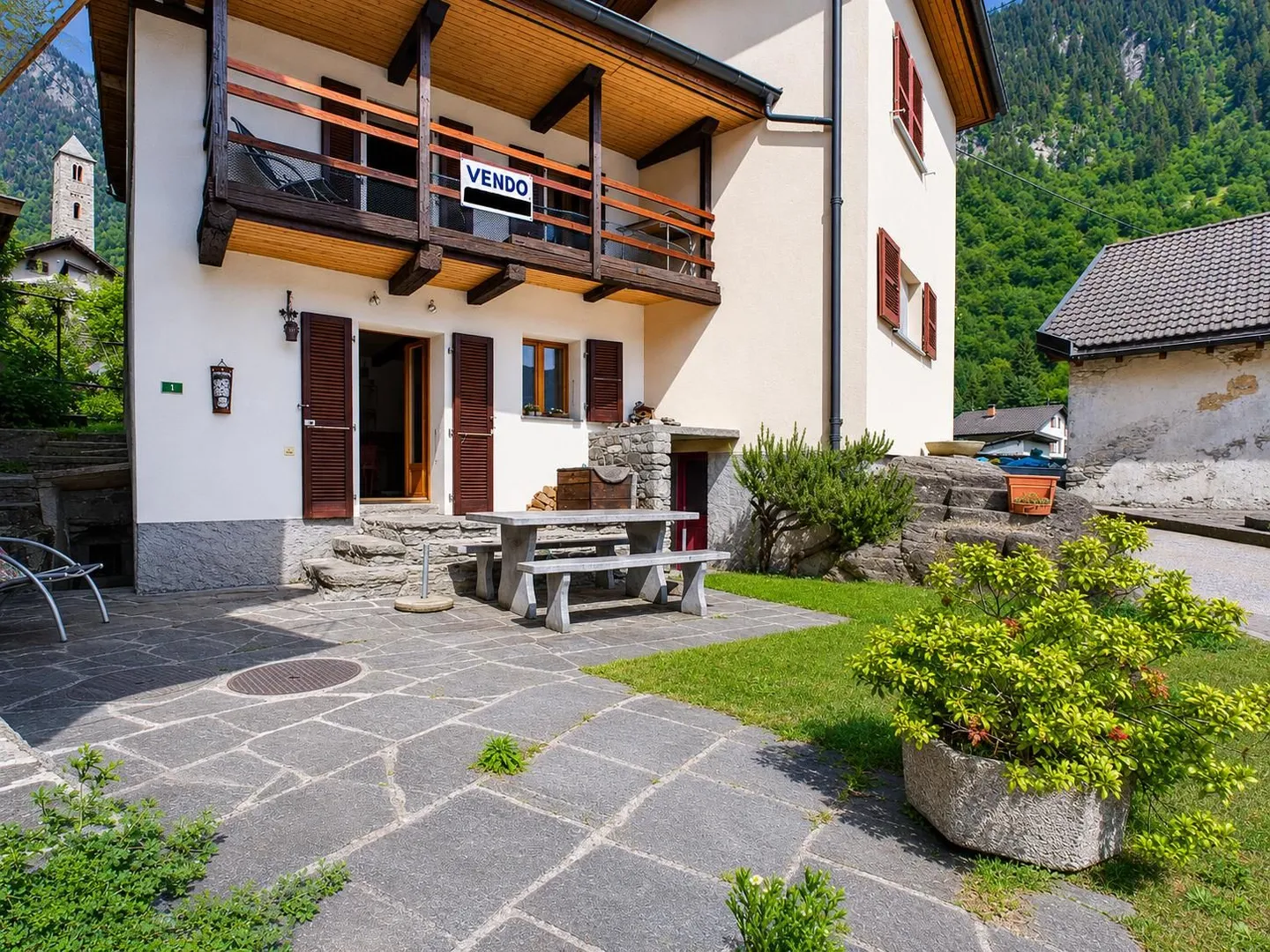 Elegant 2.5 room row house with balcony, Blenio - Photo 1 of 11