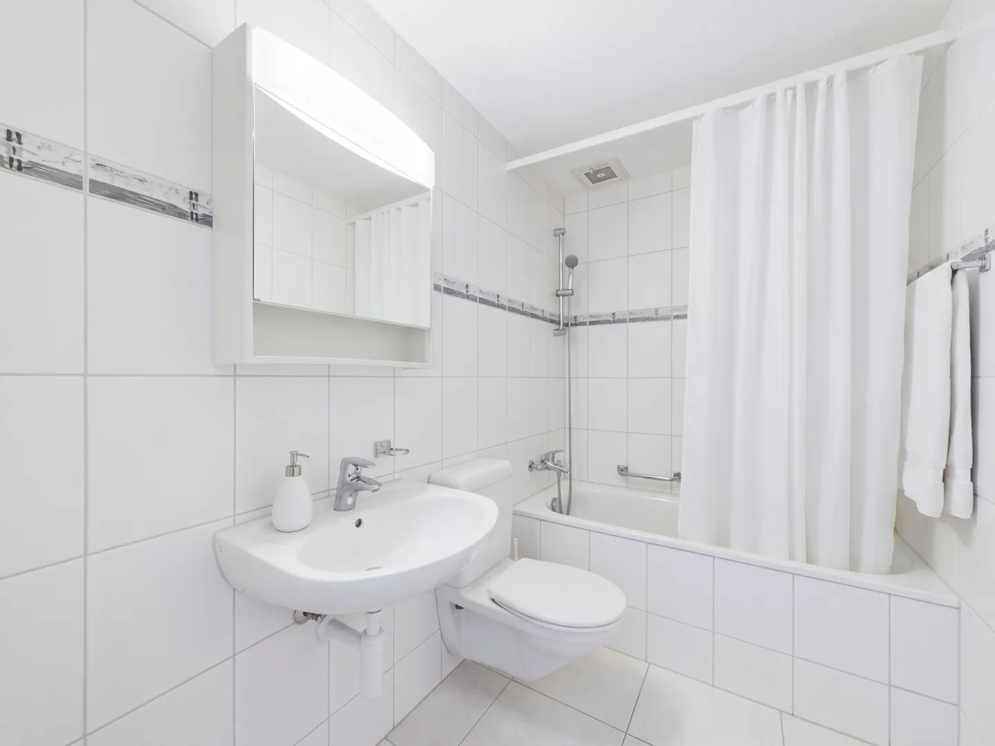 Appartamento 4.5 stanze come nuovo con ampio balcone - Foto 8 di 11