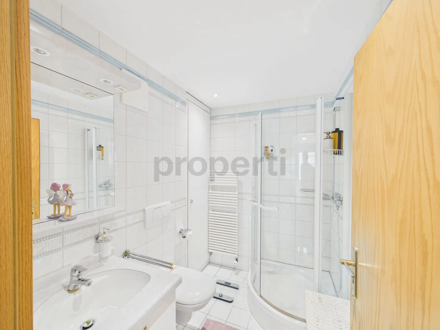 Modern elegance and comfort in the heart of a peaceful setting - Photo 9 of 11