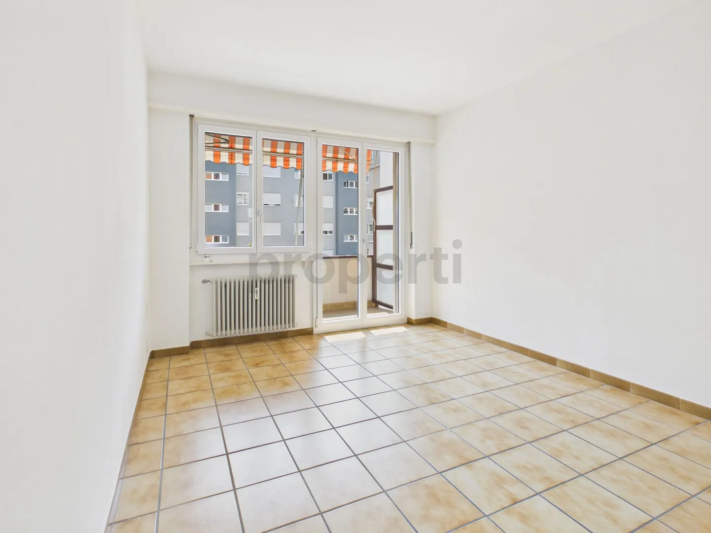 Elegante appartamento rinnovato con balcone - Foto 2 von 11