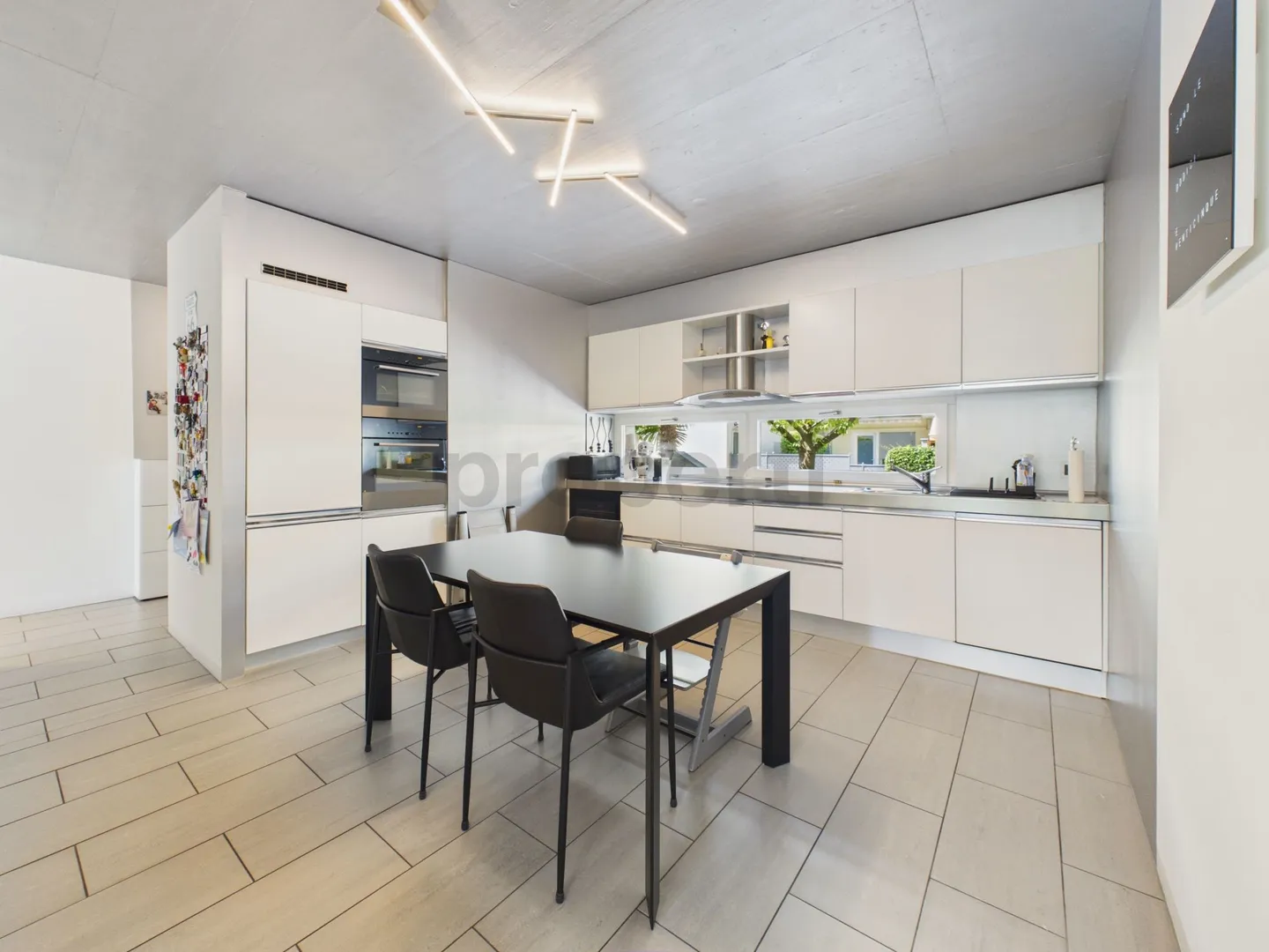 Villa moderna ad Ascona  Spazi generosi, giardino e terrazzi - Foto 4 von 13