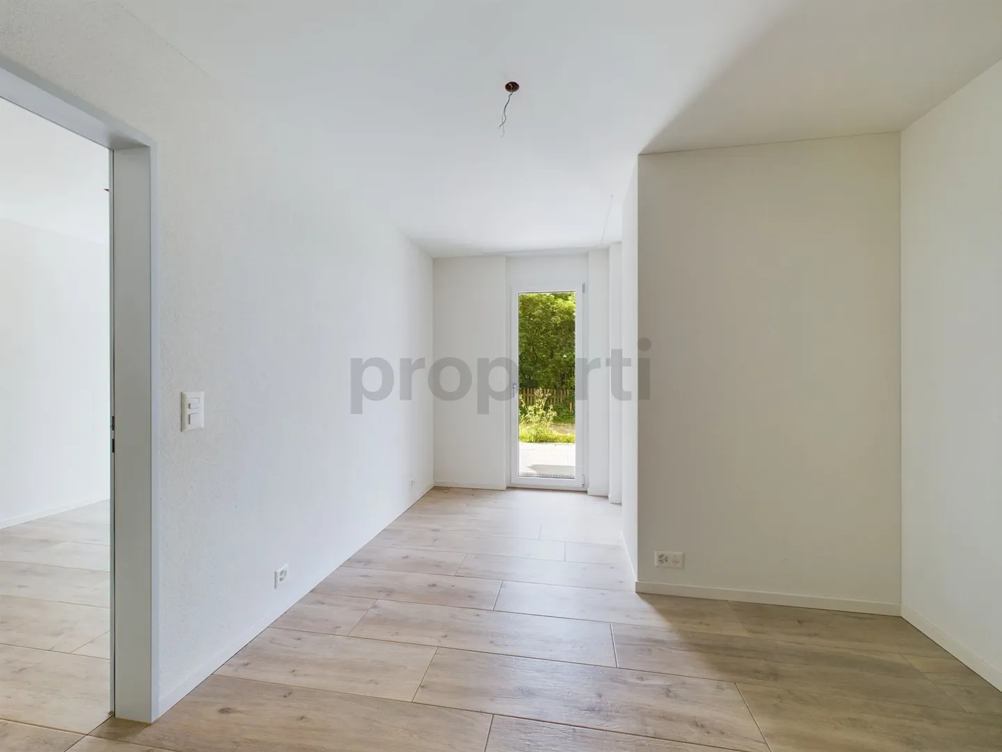 Bright 3.5-Ground Floor Apartment with Stunning Lake & Mountain Views in Hausen am Albis - Photo 4 of 9