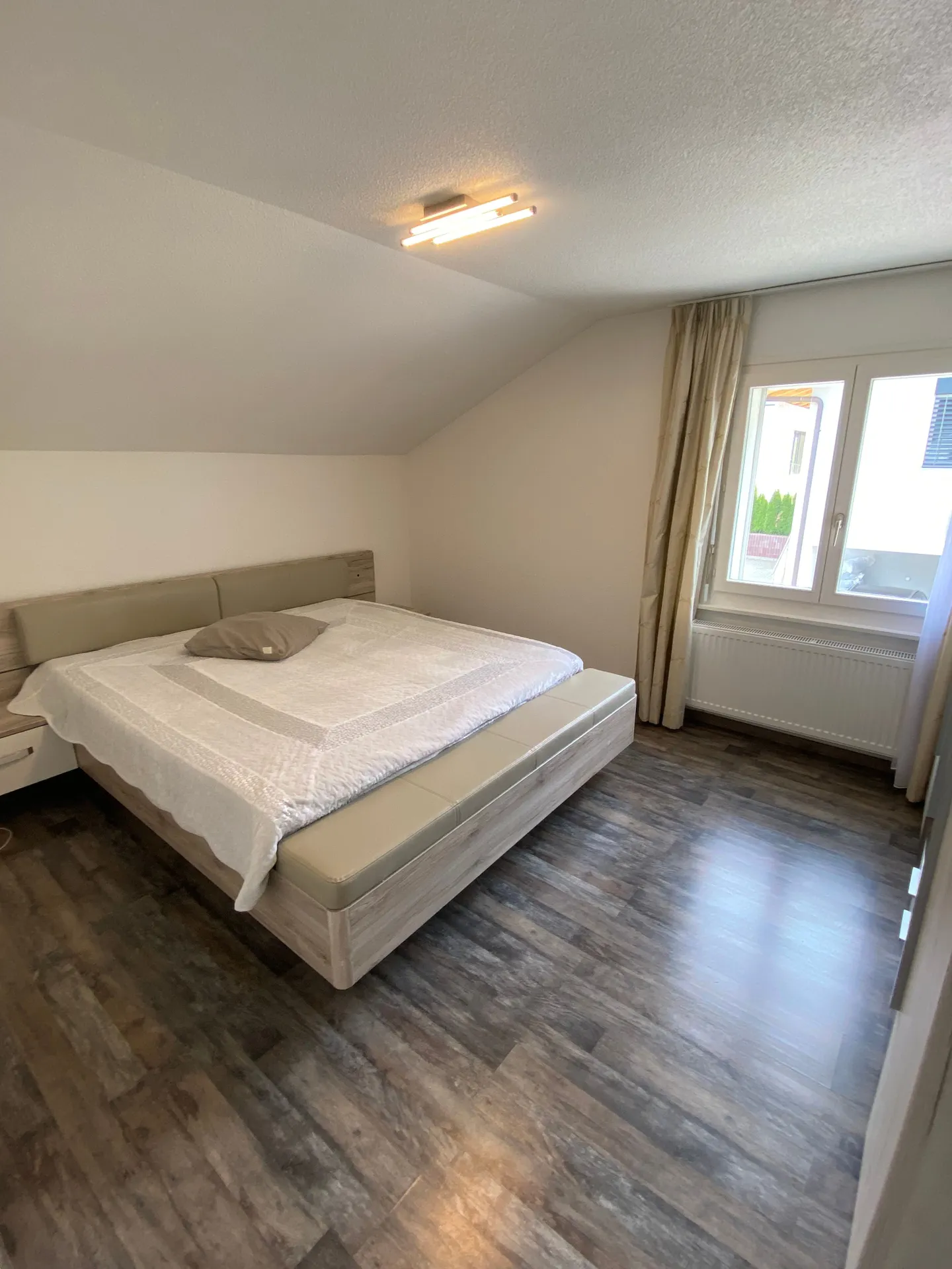 Moderne 10-Zimmer-Villa mit inkludierter Mietwohnung - Foto 8 von 13