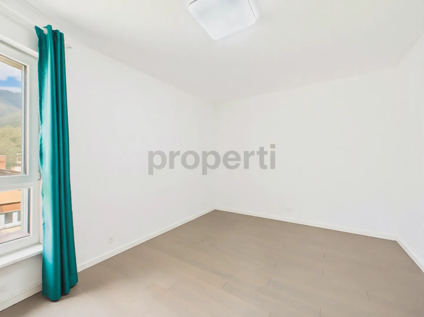 Elegante appartamento di 4.5 locali a Bellinzona con terrazza di 30 mq - Foto 4 von 13
