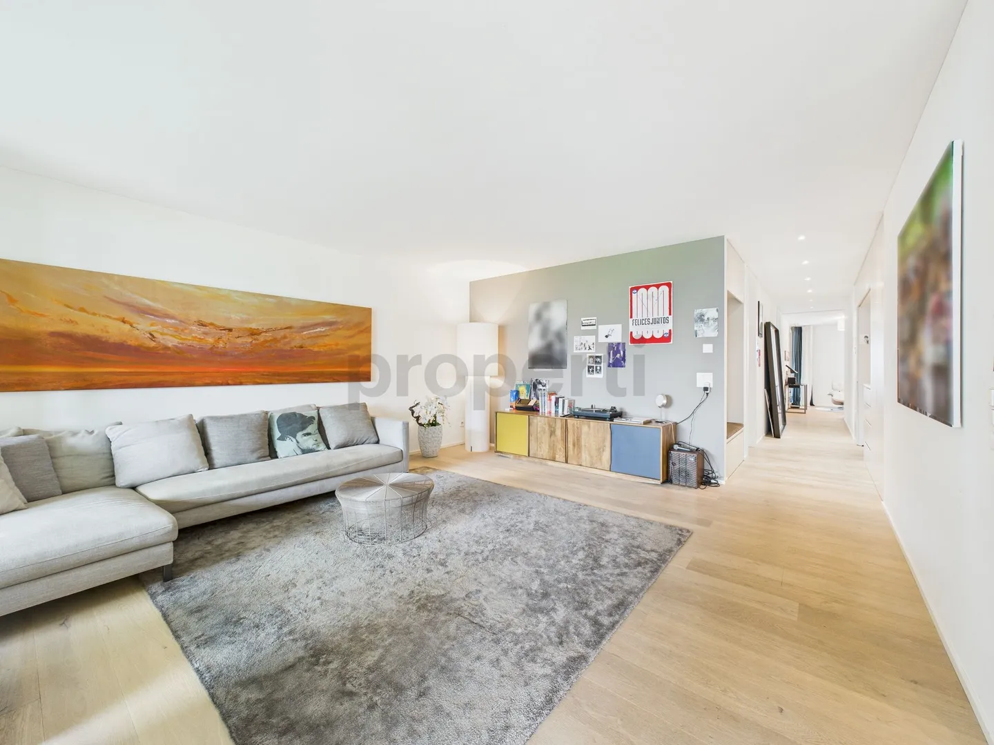 Modern and Sunny Apartment Experience in Zurich Fully Furnished - Photo 2 of 12