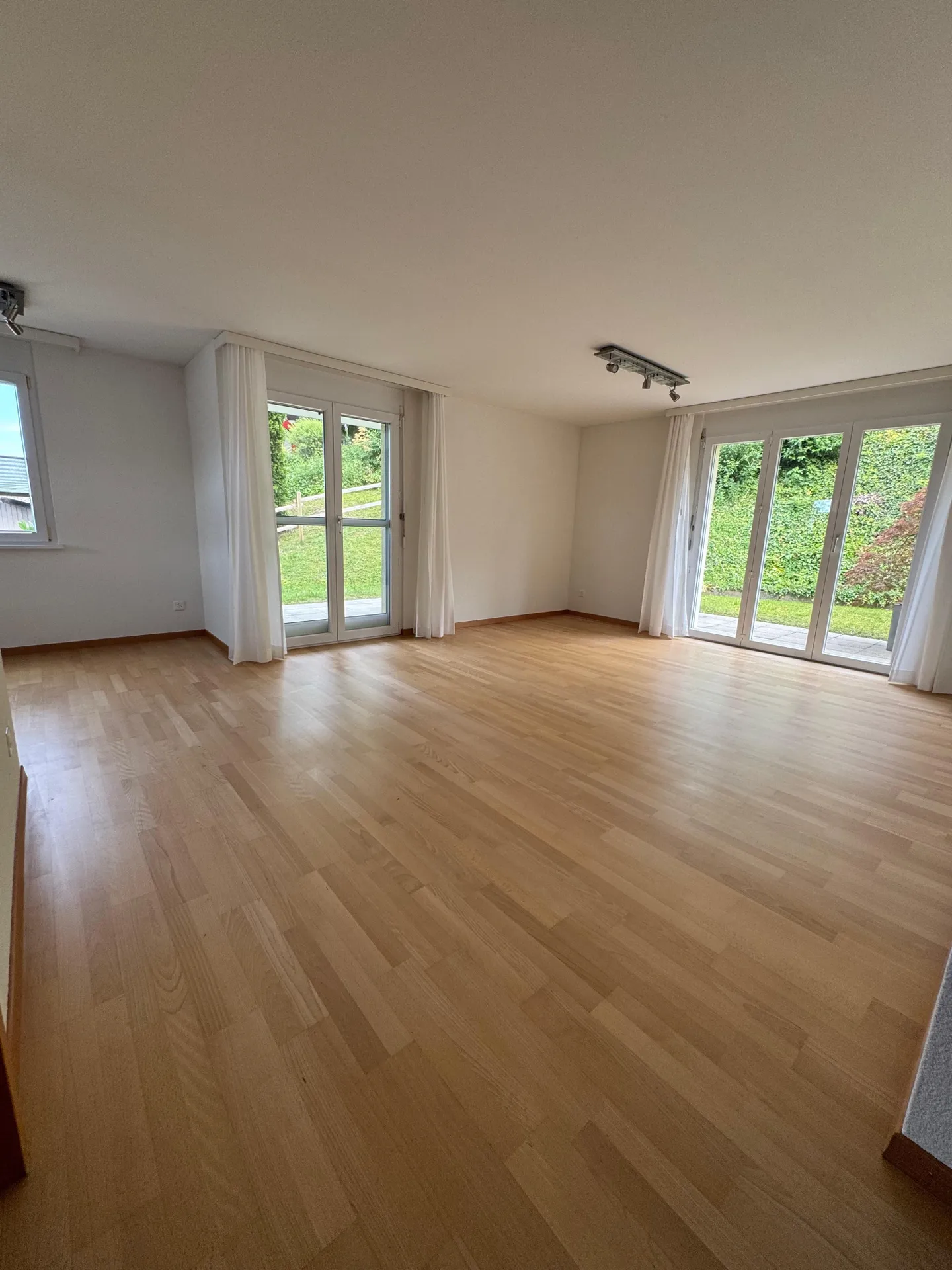 Incantevole appartamento giardino 3.5 locali con grande area salotto a Herisau - Foto 2 di 13