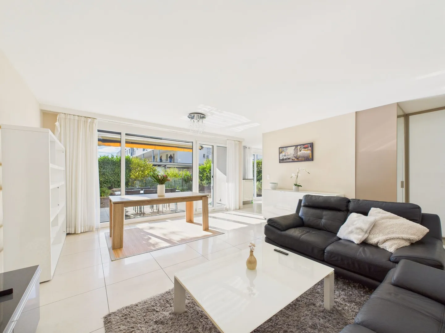 Furnished, modern and bright 5-room apartment with garden in Châtelaine - Photo 1 of 13