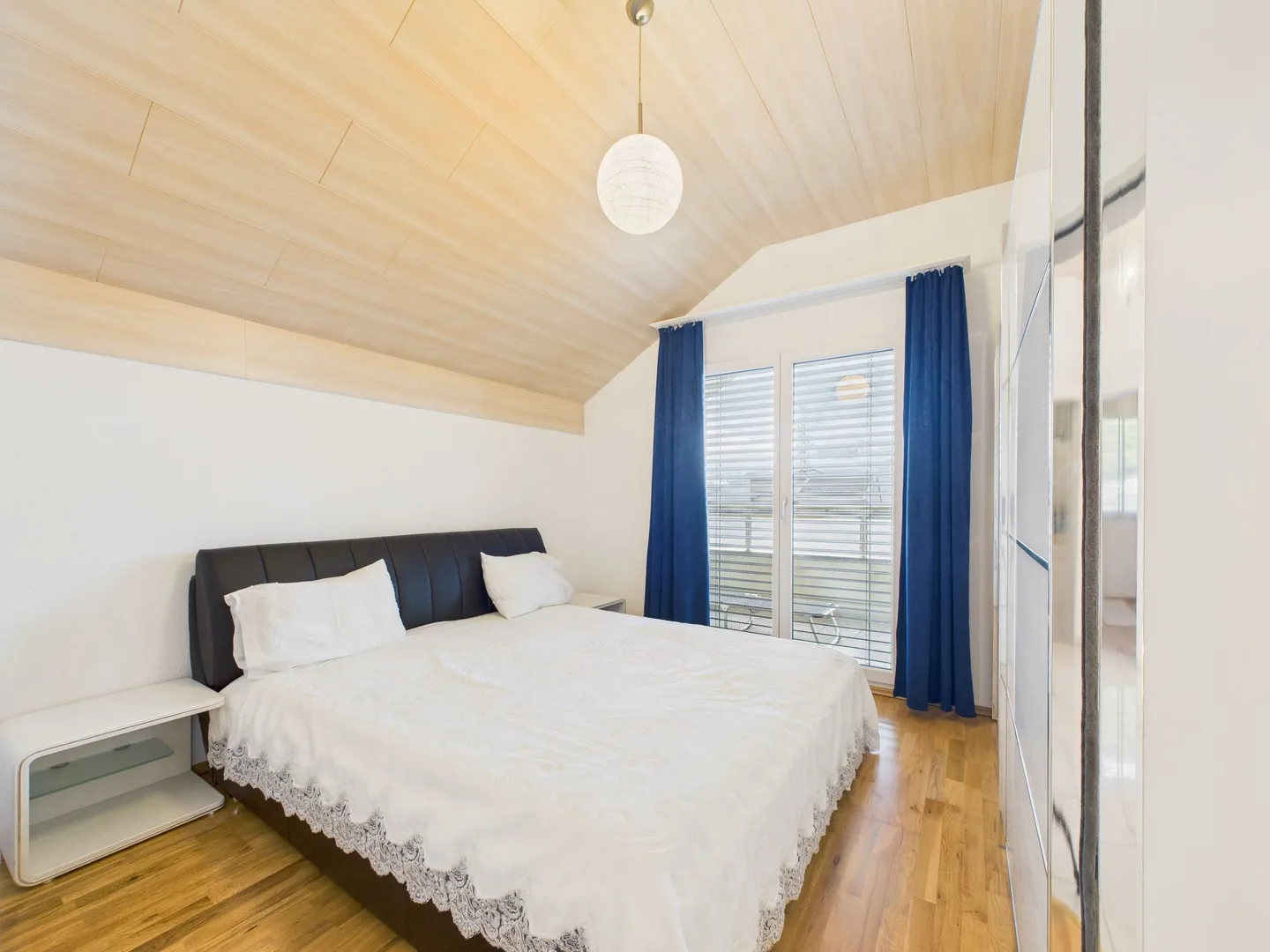 Moderne 6,5-Zimmer-Doppelhaushälfte in Uznach - Foto 6 von 13