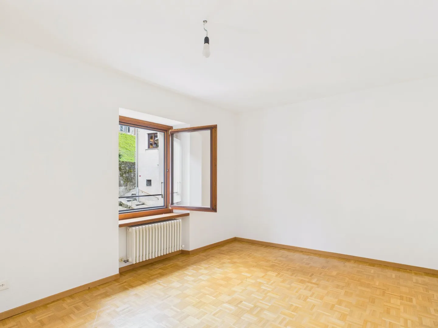 Spacious independent house with 5 rooms in Breggia-Bruzella - Photo 8 of 12