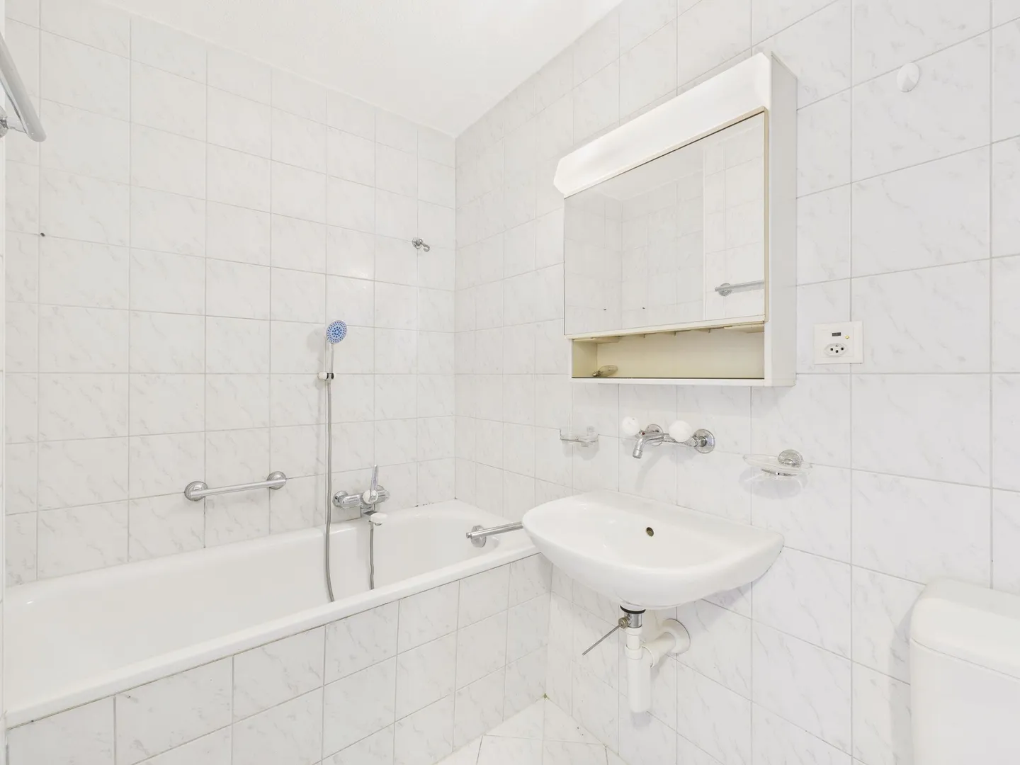 Modern 2.5-room apartment with balcony in Grenchen - Photo 6 of 8