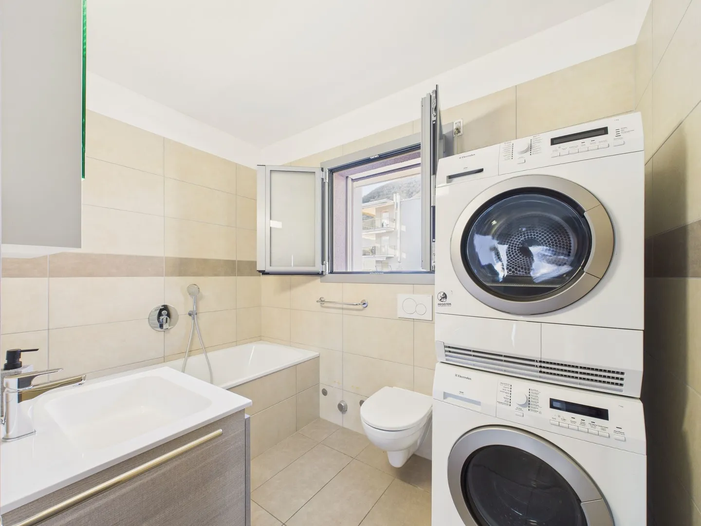 Modern 2.5-room apartment with sunny balcony in Gravesano - Photo 7 of 12