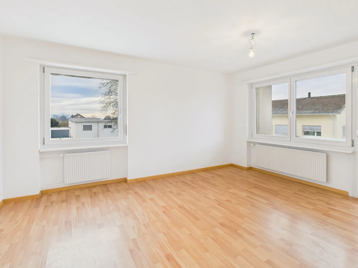 Charming 3.5-room apartment with balcony in Arch - Photo 2 of 9