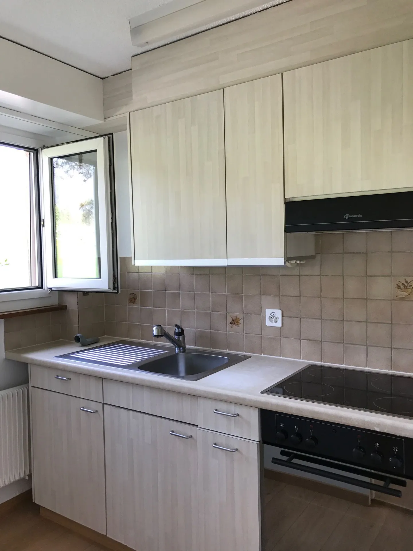 Multi-family house with 6 residential units and development potential - Photo 7 of 11