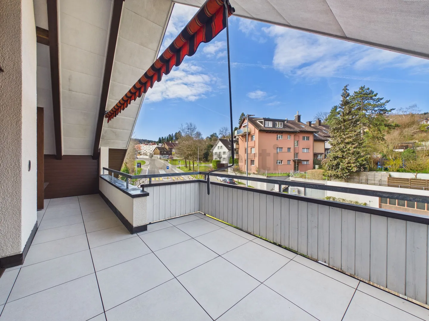 Appartement mansardé moderne de 5,5 pièces avec balcon, Forch - Photo 5 sur 13