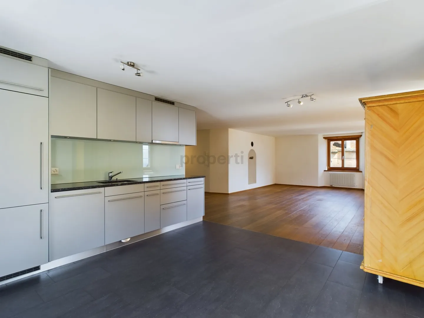 Charmante Wohnung in historischem Gebäude - Foto 2 von 10