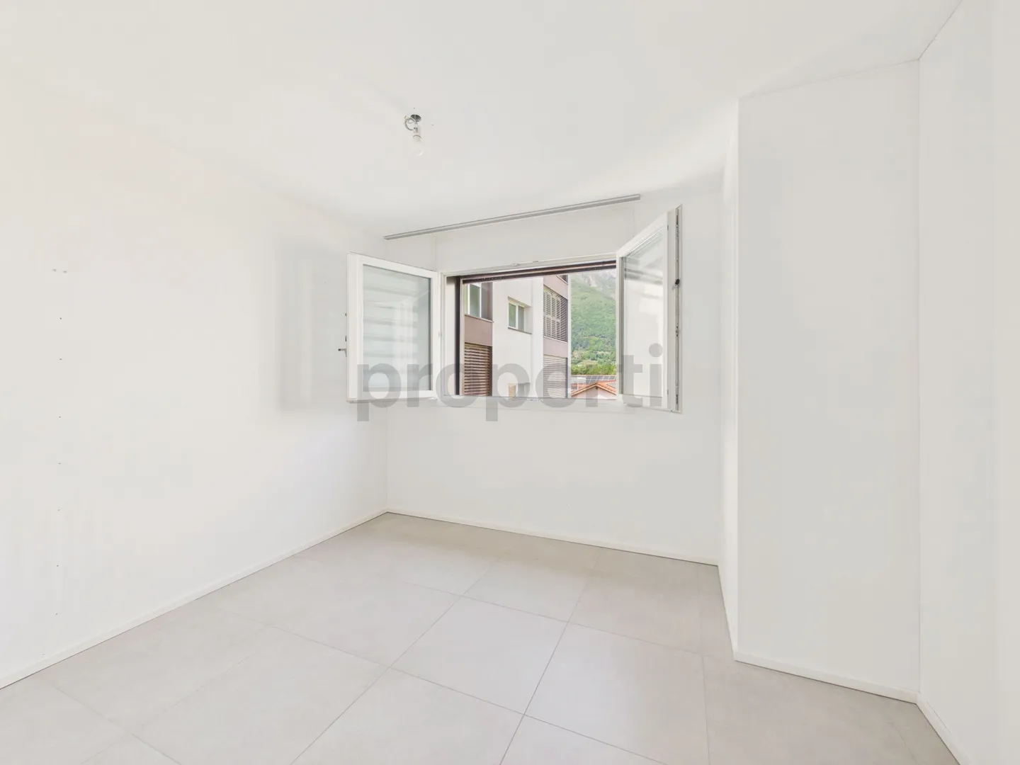 Moderno 3.5 locali con grande terrazza, Giubiasco - Foto 10 von 13