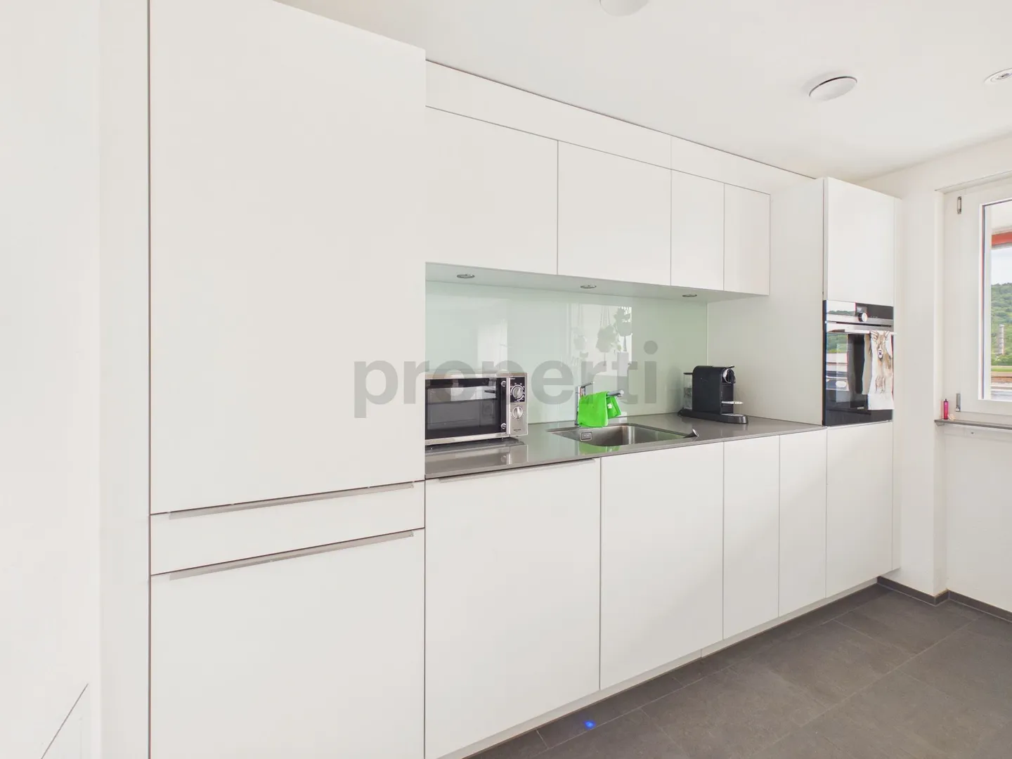 Completely renovated, light-flooded &amp; quietly located stylish 4.5-room apartment - Photo 5 of 13