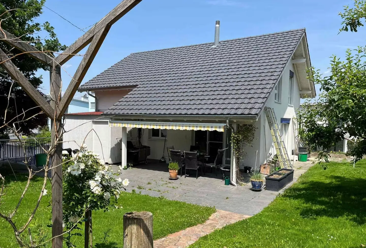 Giardino da sogno, ampia disposizione degli spazi e comfort abitativo senza barriere - Foto 1 di 9