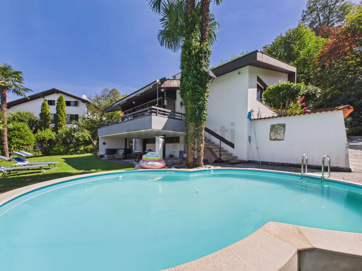 An exclusive oasis with pool and panoramic view - Photo 1 of 13