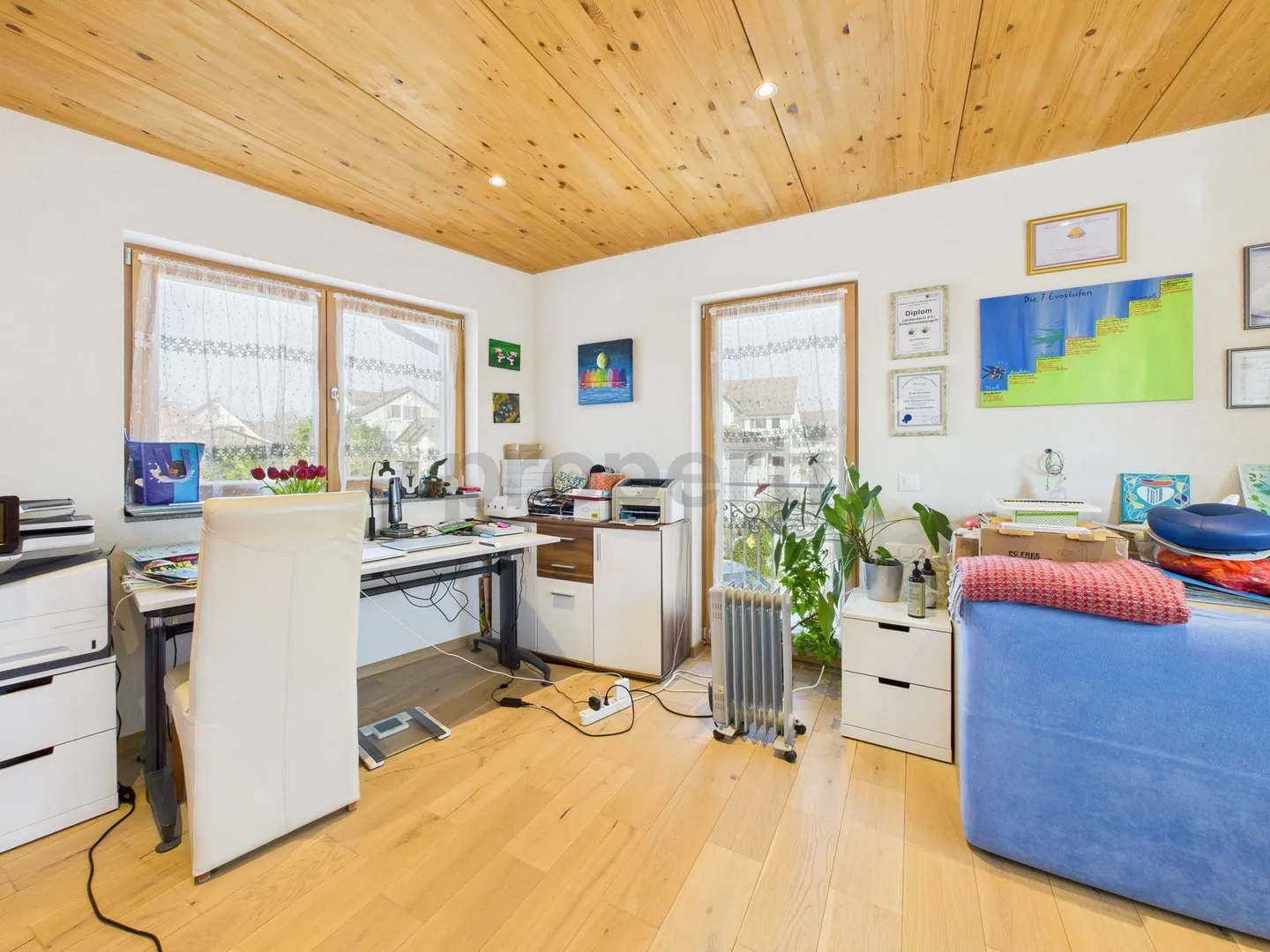 Spacious 4.5-room maisonette with balcony and high-quality finish in Tann - Photo 4 of 11