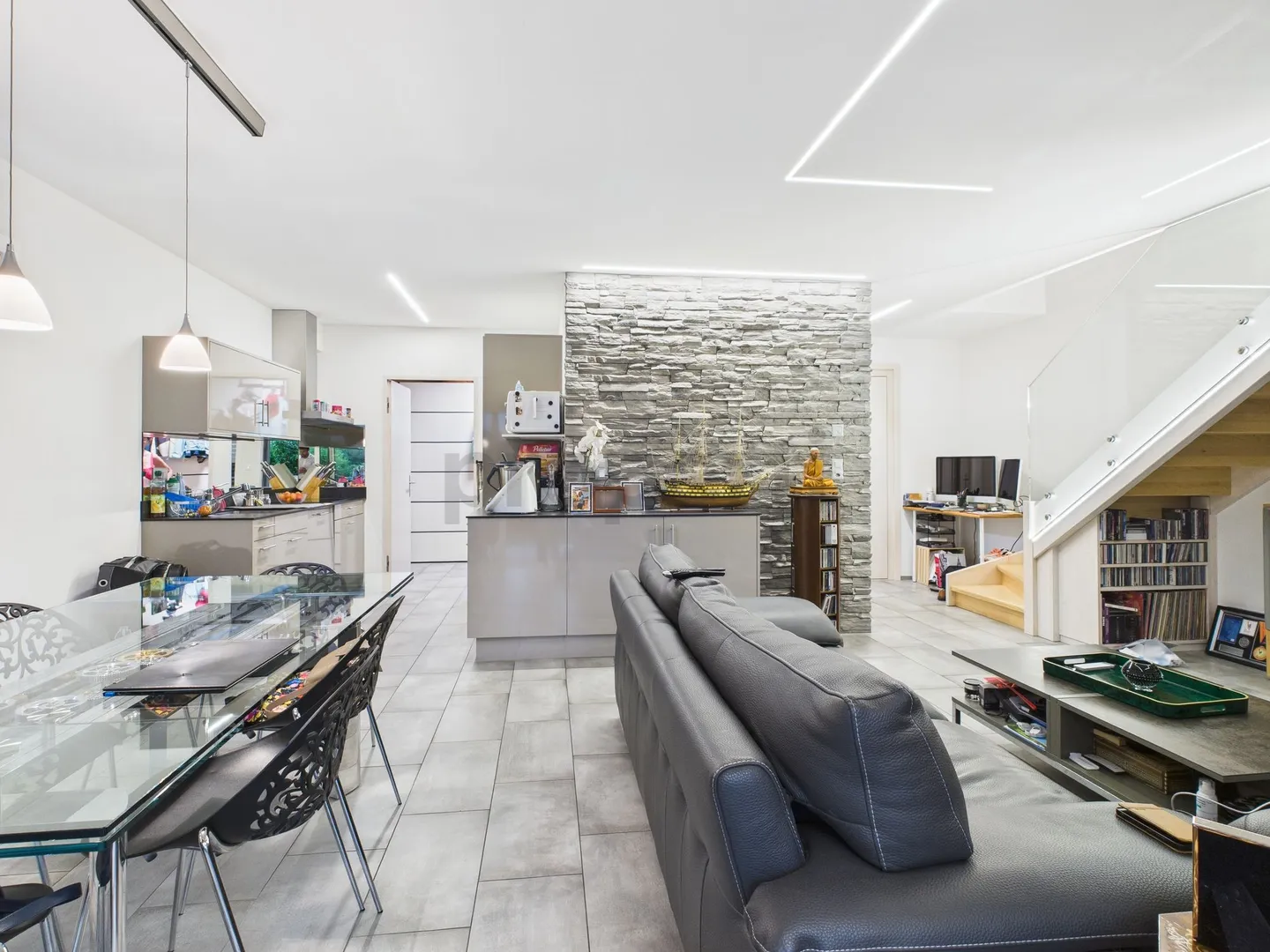 Charming modern terraced house with garden, garage and view in the heart of Saillon - Photo 2 of 7