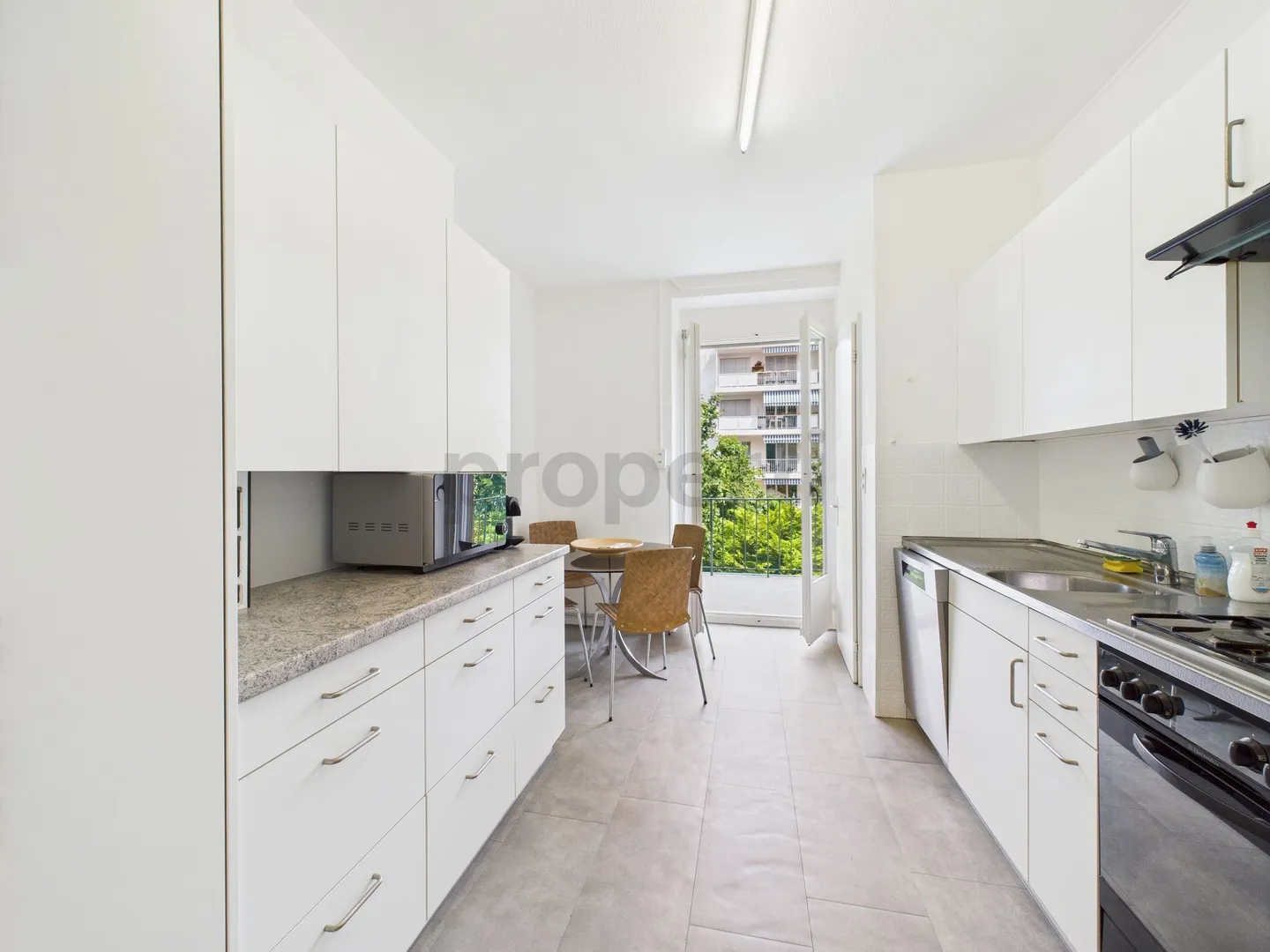 Charming furnished apartment in a central location in Basel - Photo 2 of 9