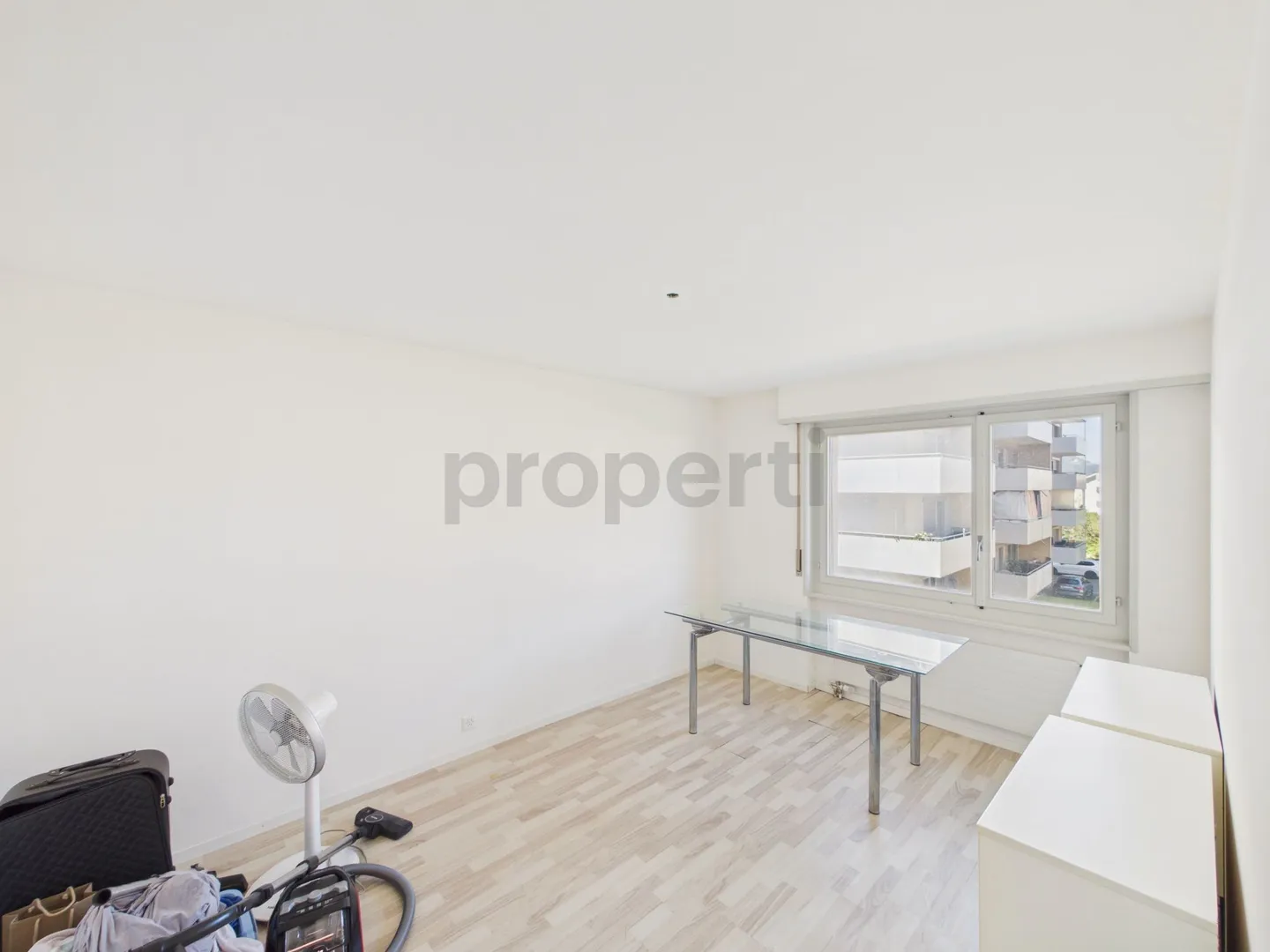 Private Balcony, Underfloor Heating, Elevator & Ideal Location near Train Station and Schools! - Photo 6 of 9