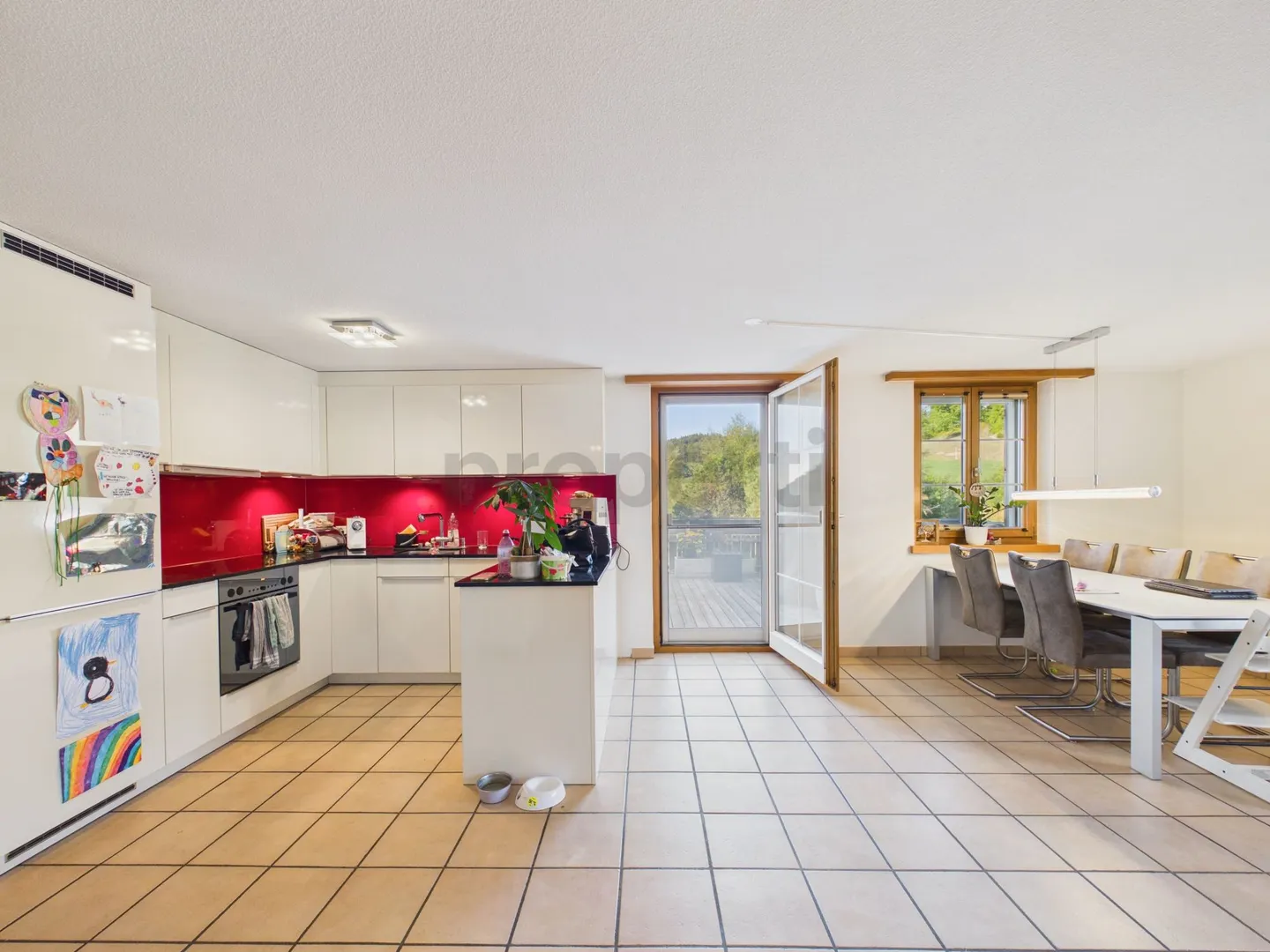 Appartamento 3.5 locali con terrazza sud-ovest e giardino privato spazioso a Madetswil - Foto 2 di 13