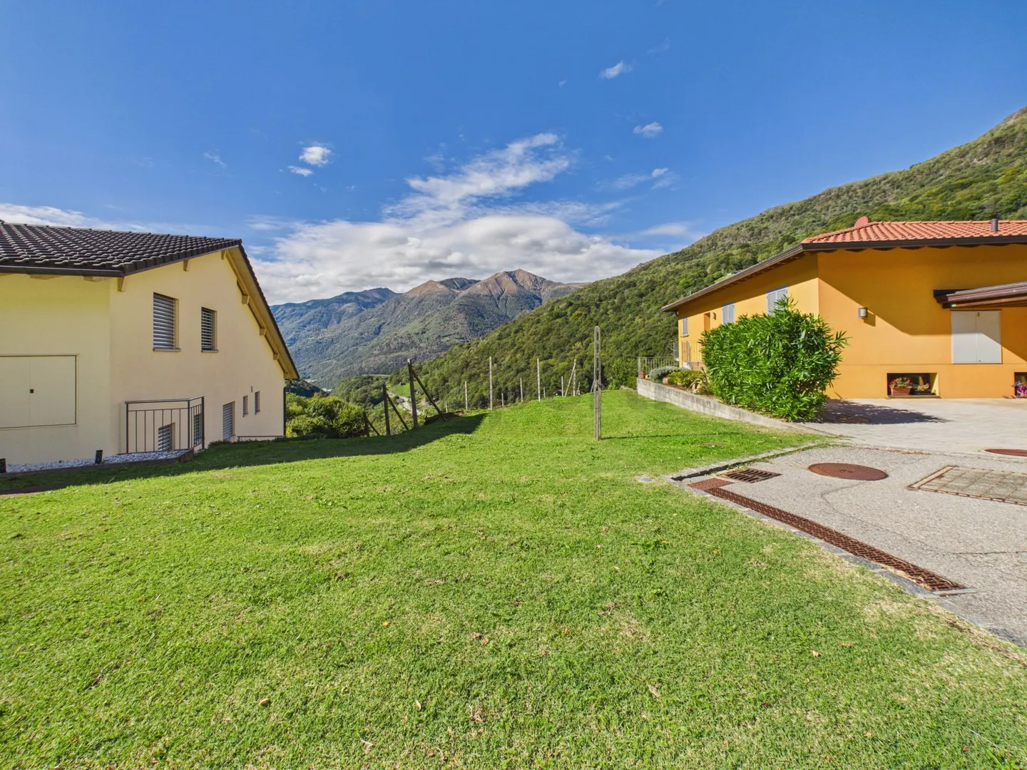 Large Building Plot of 1,389 m², High Potential & Panoramic Location! - Photo 7 of 8