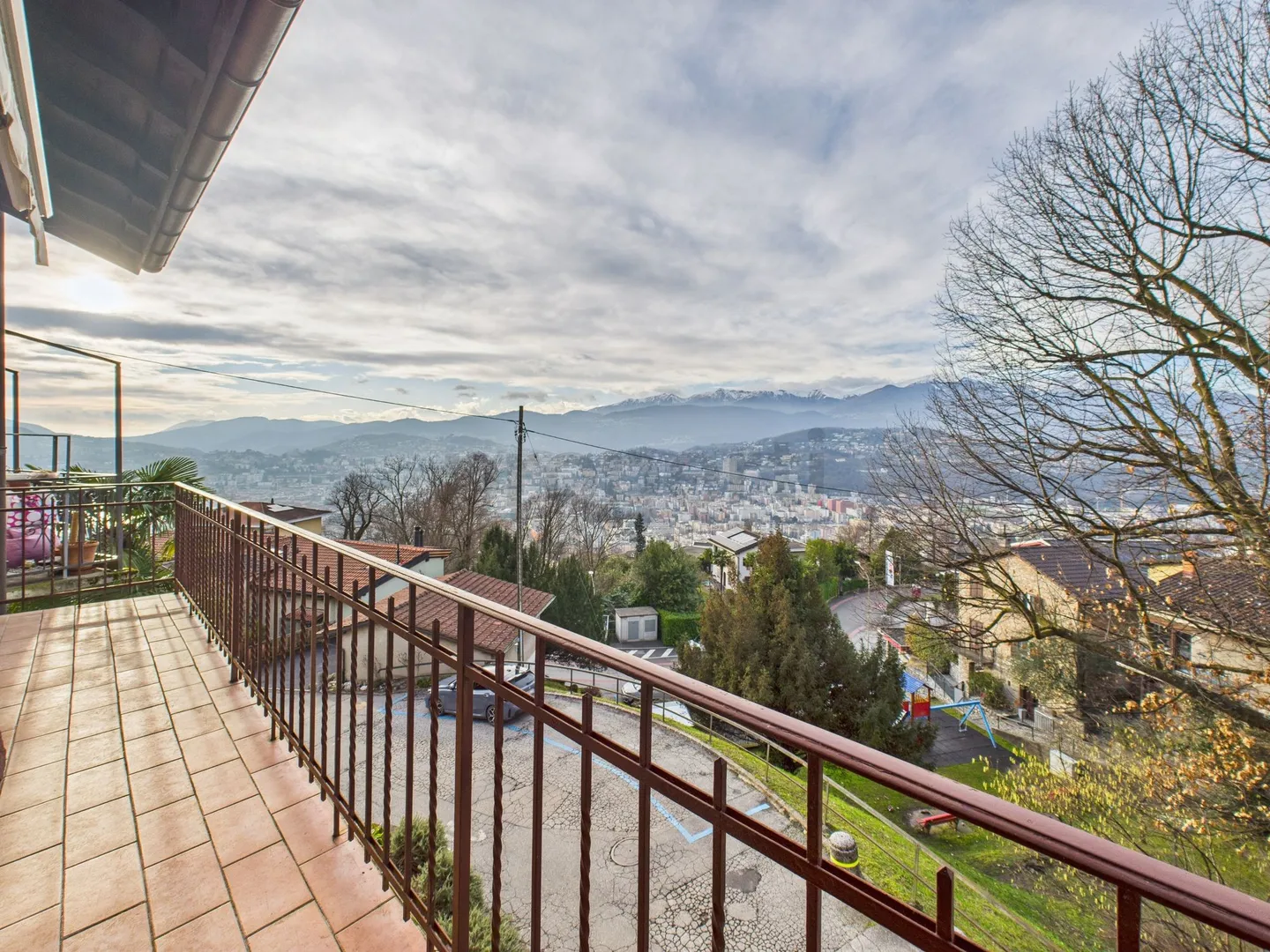 Semi-detached house in Viganello with a view of Lugano - ideal as a residence or investment - Photo 9 of 10