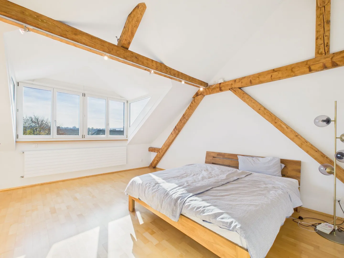 Appartement en attique rénové et ensoleillé de 2,5 pièces avec vue à Bâle - Photo 6 sur 11