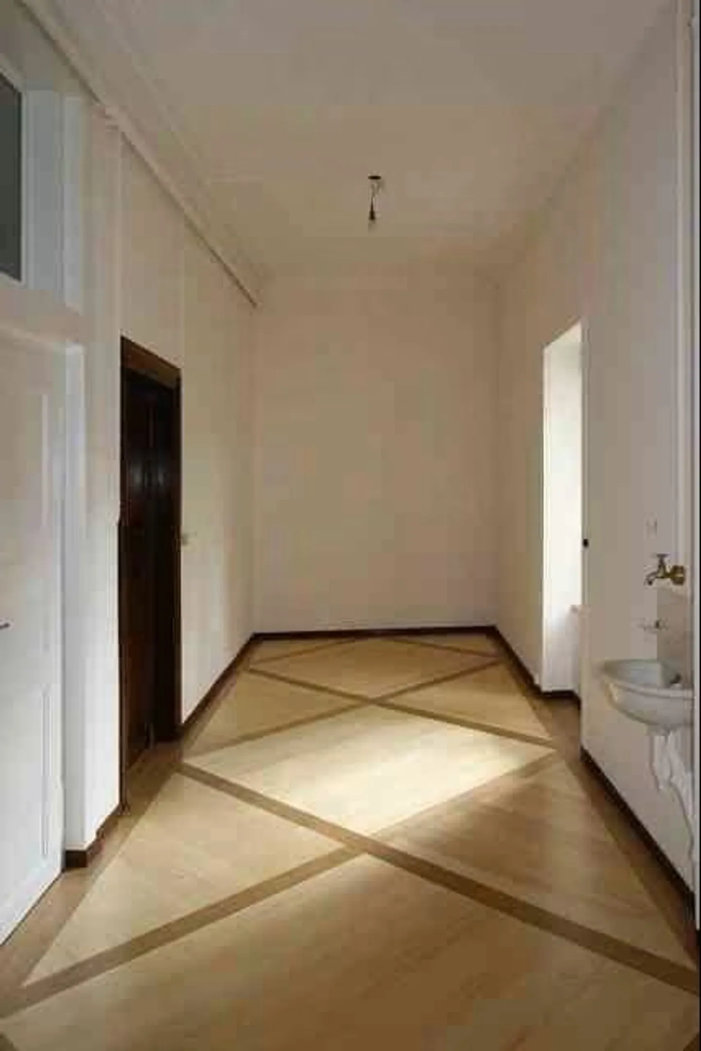 Exclusive 5.5-room apartment in the heart of Basel (temporary until July 2026) - Photo 5 of 11