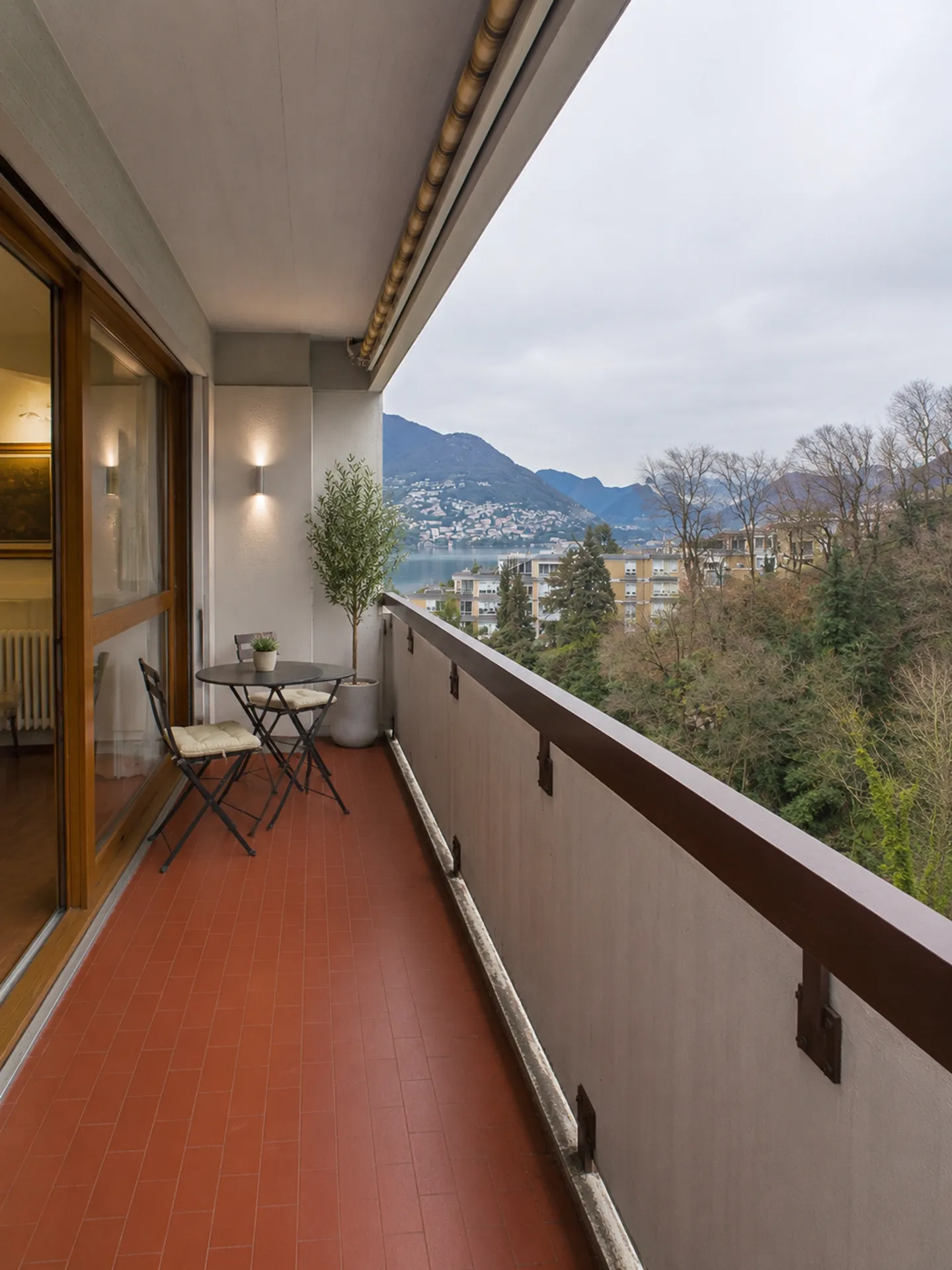 Appartement exceptionnel de 3,5 pièces avec vue sur le lac à Pazzallo - Photo 5 sur 11