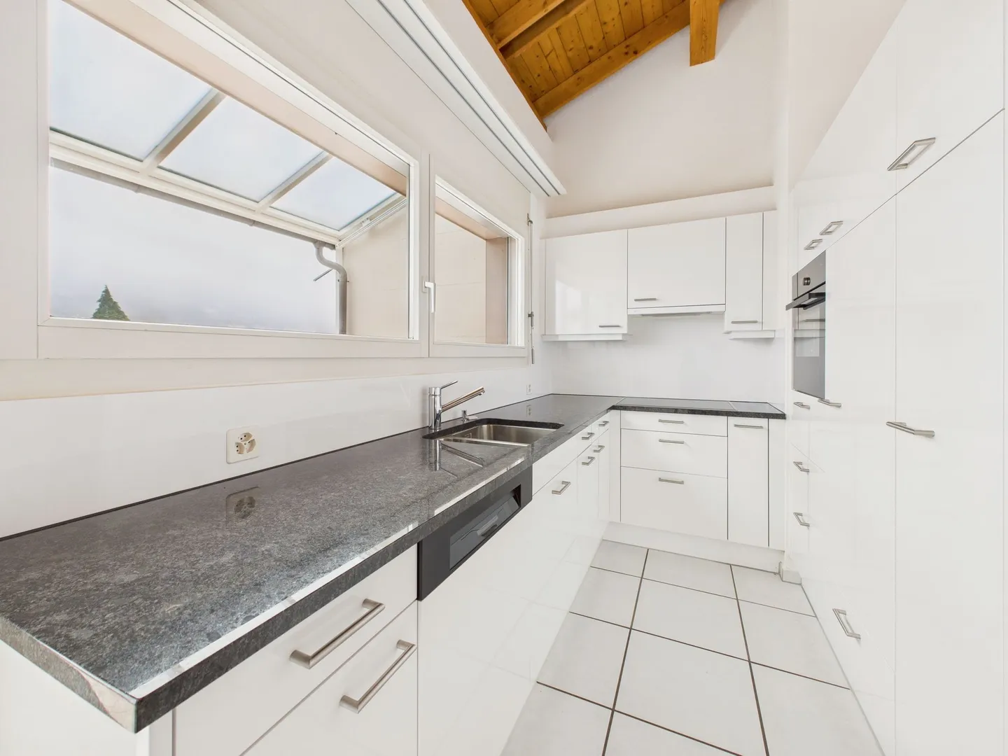 Modernes Wohnen in Ebikon, Kanton LU  Einladendes Zuhause mit 4.5 Zimmern - Foto 4 von 11