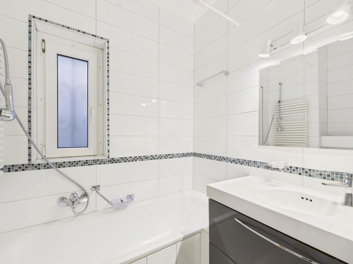 Charming 3-room apartment with terrace in Lausanne - Photo 8 of 10