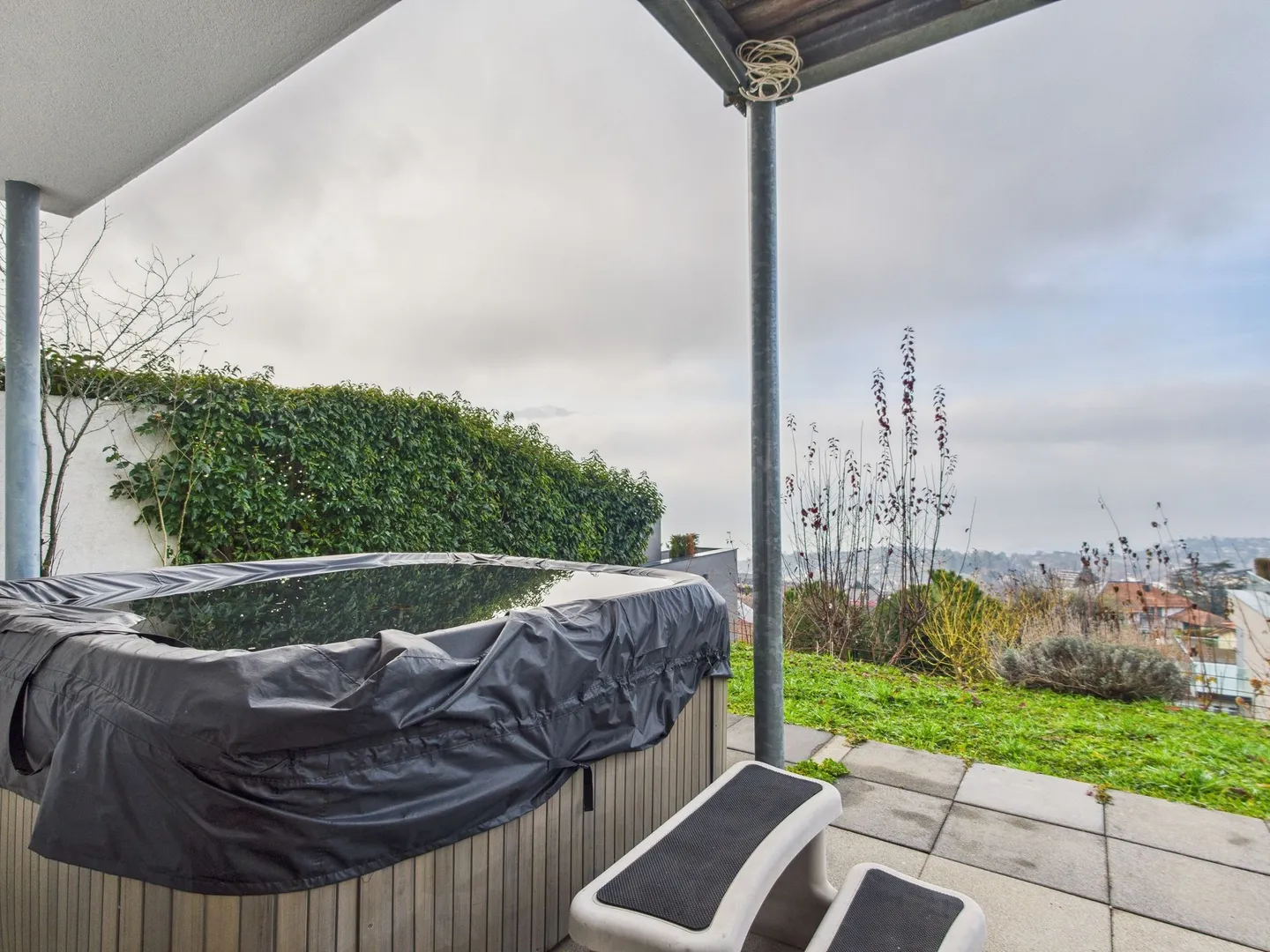 Panoramic View - Spacious 6.5 Room Townhouse - Photo 12 of 13