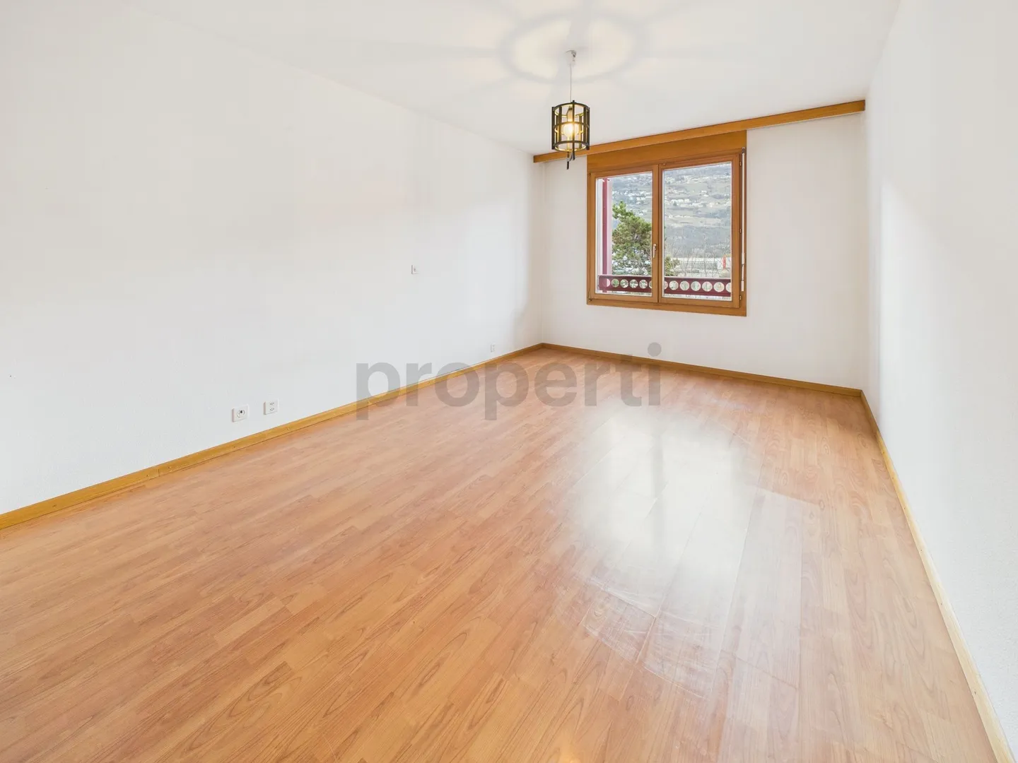 Spacious 3.5 room apartment with balcony in Sion - Photo 10 of 12